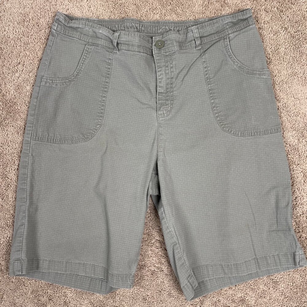 Big Dogs Shorts Men Large 36 Green Flap Pocket Vintage Y2K Spell Out Fishing Dad